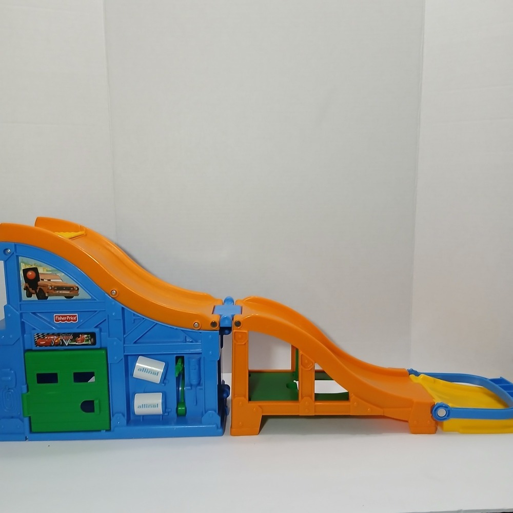 Disney Pixar Cars 2 Fisher Price Wheelies Racing Rivalry Fold & Go Ramp Track - Picture 2 of 3